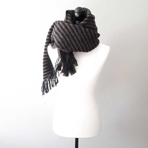 Cristina Chiti black & taupe wool blend scarf shawl - Picture 6 of 7